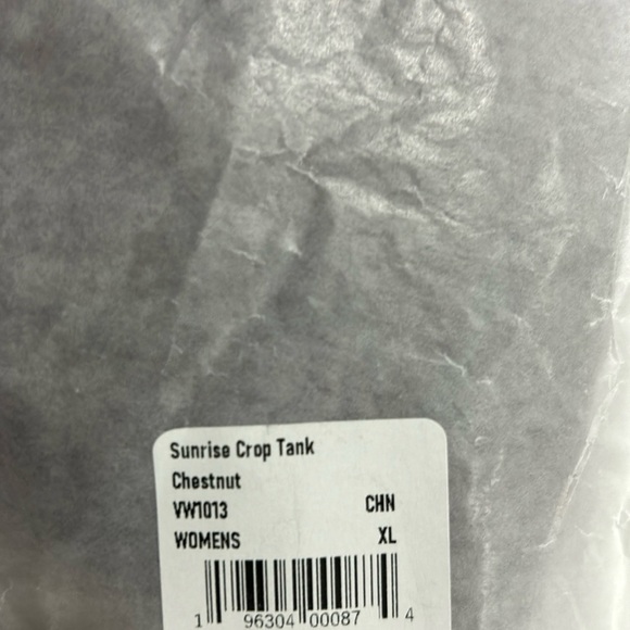 Vuori  Women's XL Sunrise Crop Tank Chestnut Dark Pink NWT Cropped Slim Fit - Picture 7 of 8